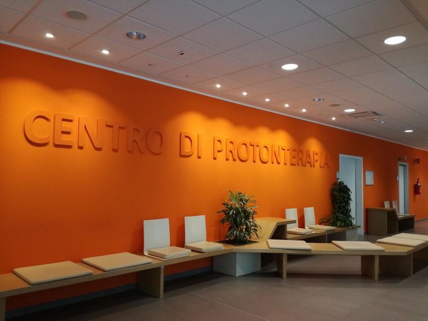 Entrata del Centro di protonterapia, interno  